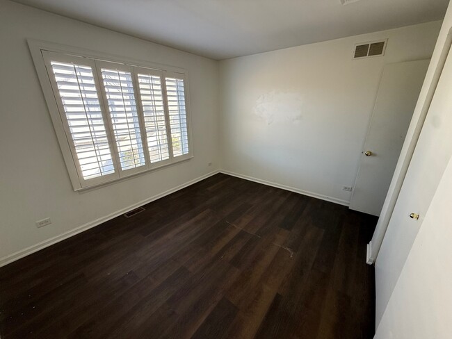 Building Photo - 1586 New Haven Dr