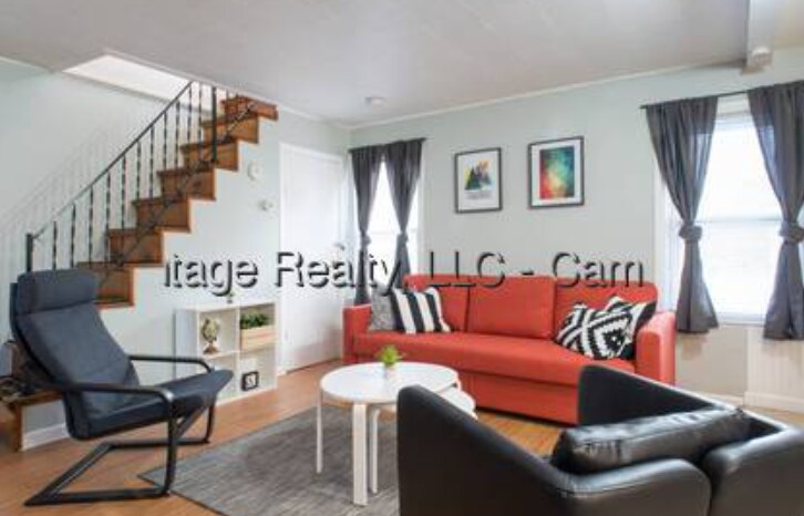 Building Photo - 256 Hurley St