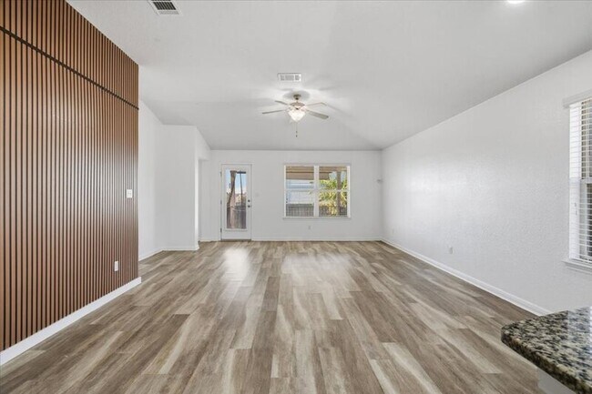 Building Photo - 19040 Kimberlite Dr