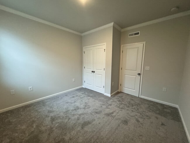 Building Photo - Room in Townhome on Tulip Bloom Ln