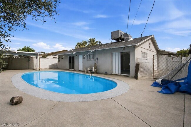 Building Photo - 4013 Esmeralda Ave