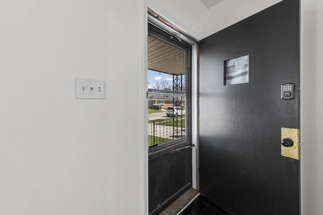 Building Photo - 22055 Elmwood Ave