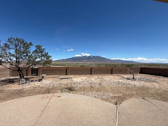 Building Photo - 7281 Spruce Mountain Loop NE
