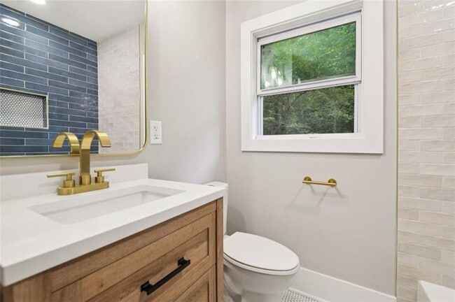 Building Photo - 2909 Diana Dr SW