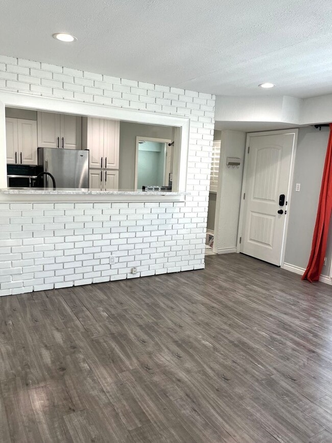 Building Photo - North Inglewood Home