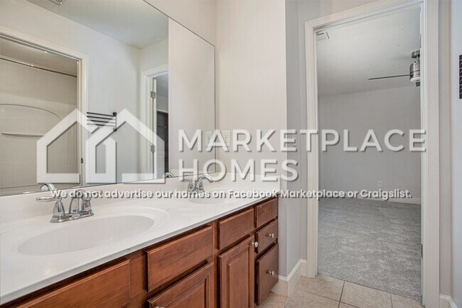 Building Photo - 1653 Danbury Parc Pl