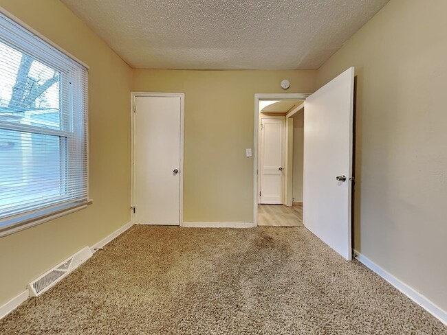 Building Photo - WINTER SPECIAL!! 3 Bedroom, 1 Bathroom Hou...