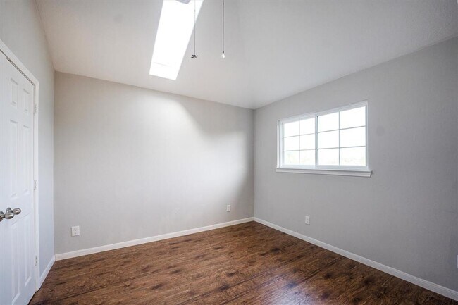 Building Photo - 10902 Barker View Dr