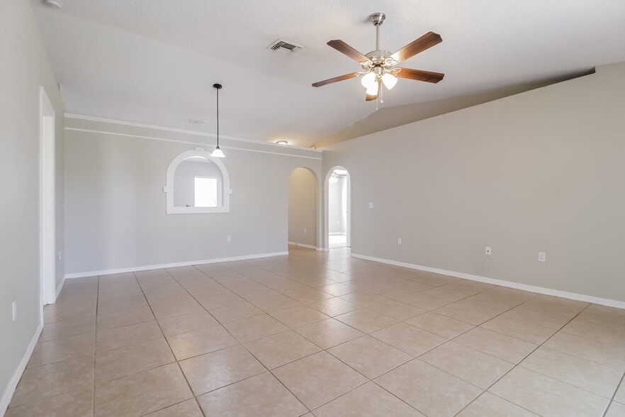 Building Photo - 4313 Iveyglen Ave