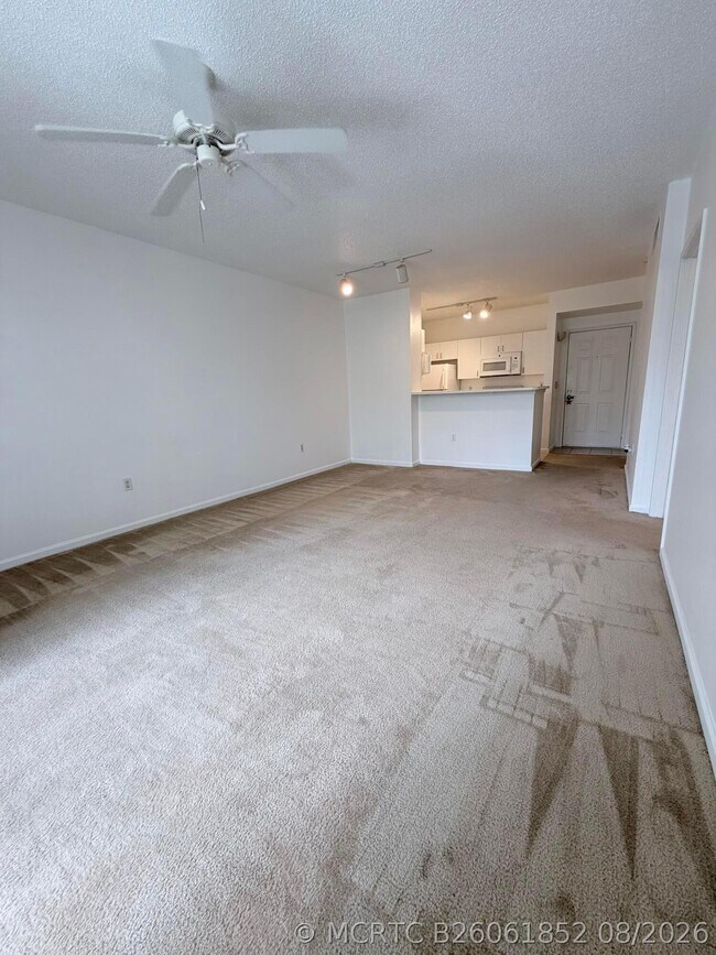 Building Photo - 630 S Sapodilla Ave