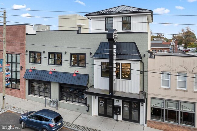 Building Photo - 30 W Broad St