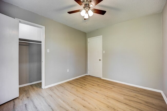 Building Photo - ***Free Month Rent, Low Deposit*** Freshly Updated 3 Bedroom House