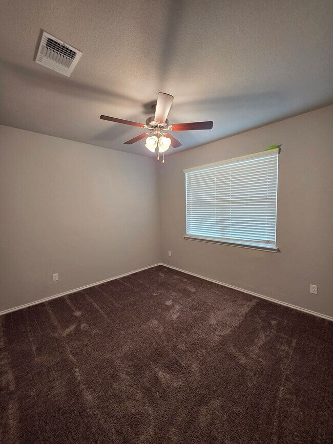 Building Photo - 3 Bedroom / 2 Bathroom Townhome – Copperas Cove - MOVE IN READY