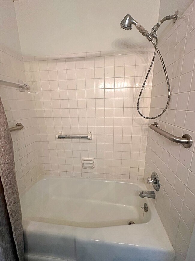 Building Photo - Alcoa City Duplex