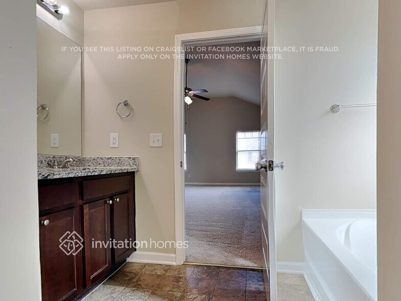 Building Photo - 605 Emporia Loop