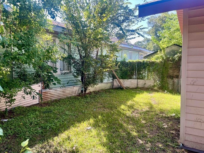 Building Photo - 923 S 16th St