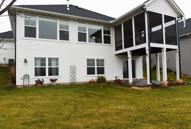 Building Photo - Impressive Walk-Out Rambler in Lake Elmo!