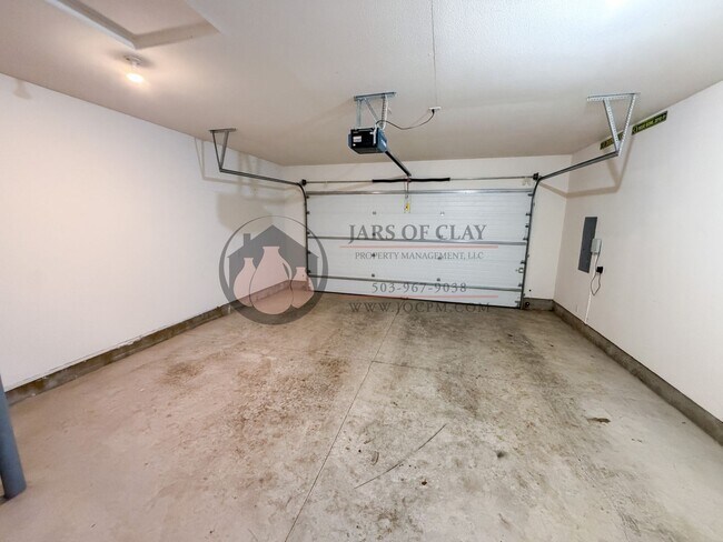 Building Photo - South Salem Single-Level Near Creekside Golf Club!