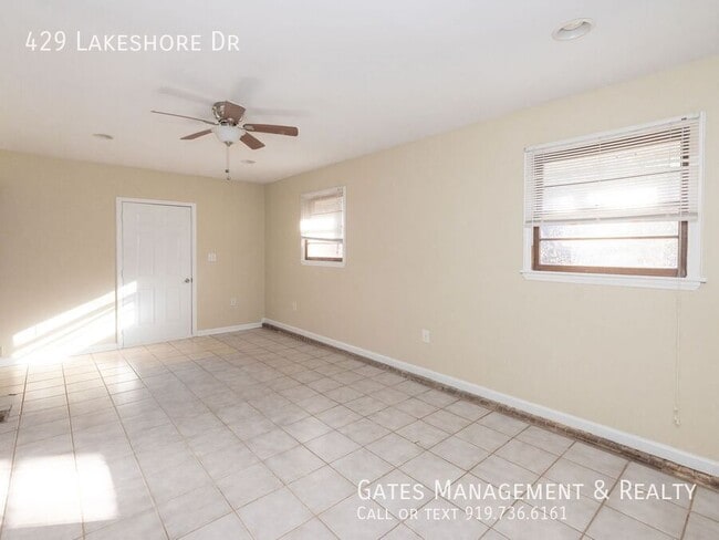 Building Photo - 429 Lakeshore Dr