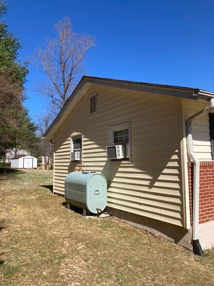 Building Photo - 2533 Wildwood Rd