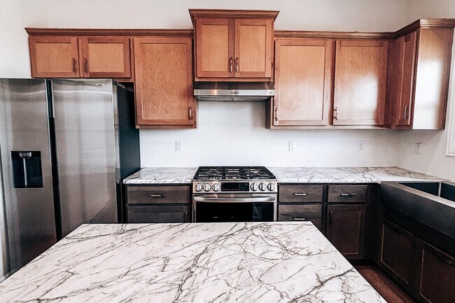 Building Photo - 708 Promenade Dr