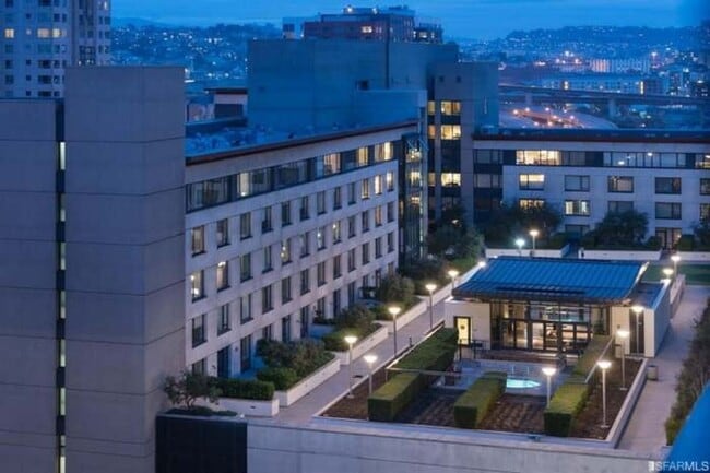 Building Photo - Stylish 1BR Condo in Prime Mission Bay Loc...