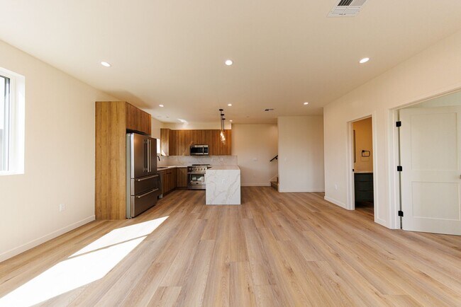 Building Photo - LUXURY in Prime Culver City