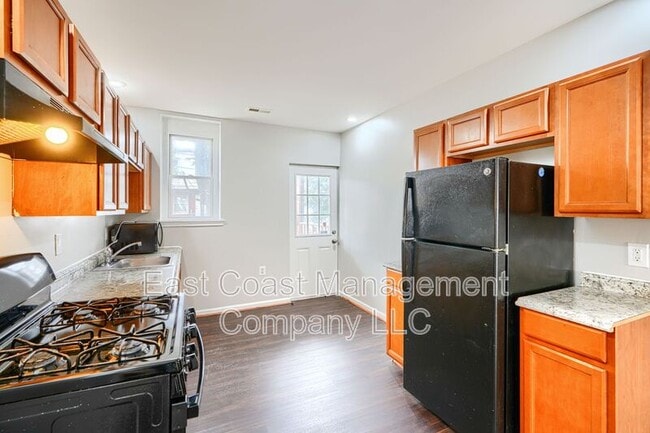 Building Photo - 2204 Ruskin Ave