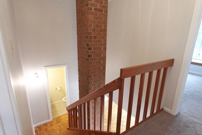 Building Photo - 17 Pepperidge Ct