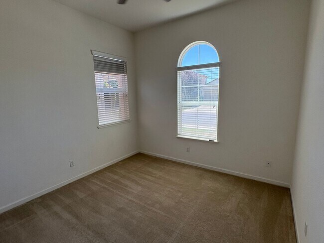 Building Photo - Beautiful charming single story home