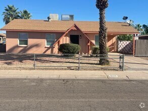 Building Photo - Three Bed Two Bath Fenced Yard