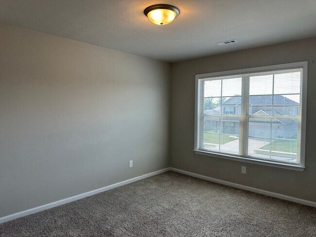 Building Photo - 1/2 off first full month rent move in special