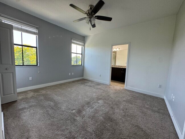 Building Photo - 2037 Oysterwood Ln