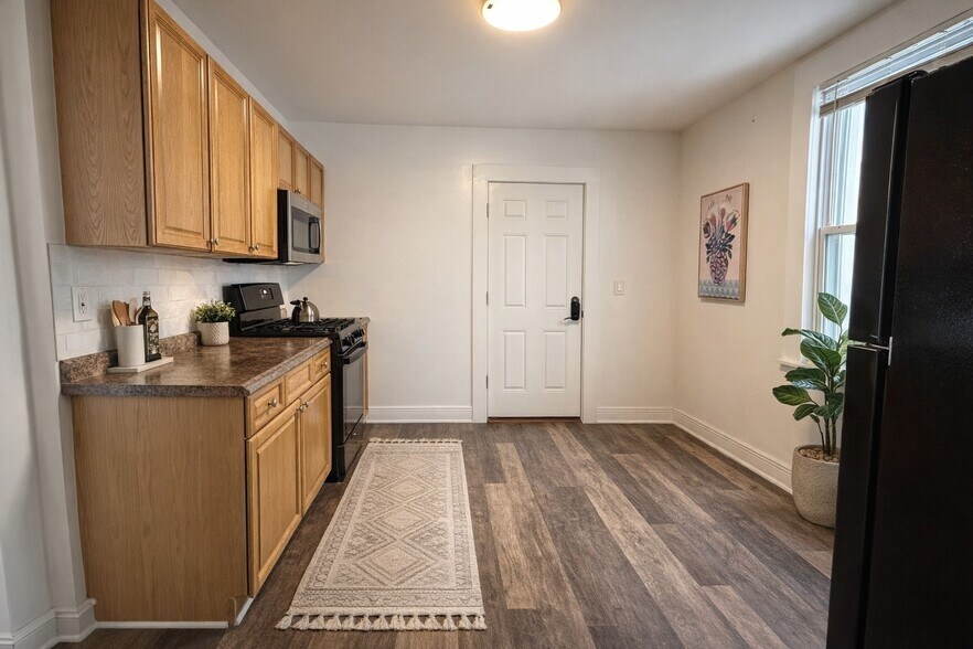 Eat in Kitchen - 9 Washington St