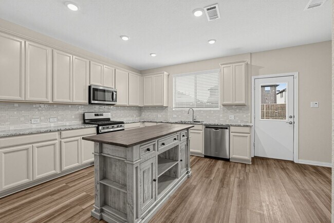 Building Photo - 1620 Berry Rdg Trl