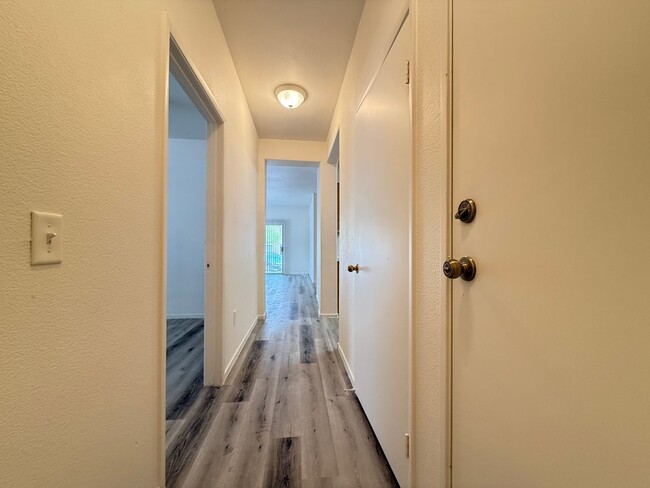 Building Photo - 813 Peachy Canyon Cir