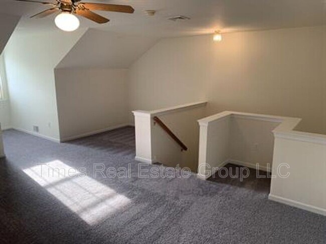 Building Photo - 436 W 5th Ave