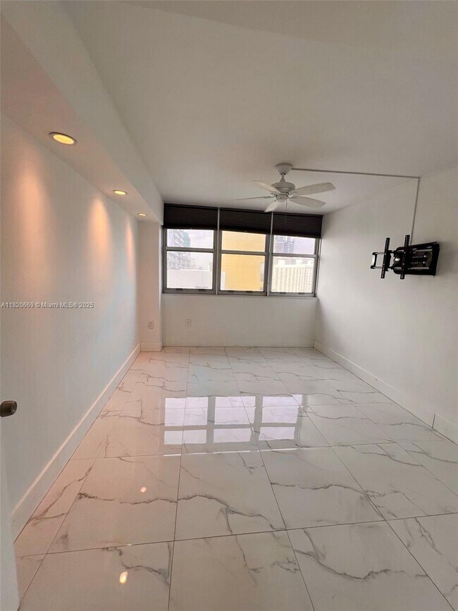 Building Photo - 5838 Collins Ave