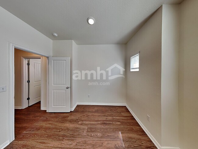 Building Photo - 2733 Wolfcreek