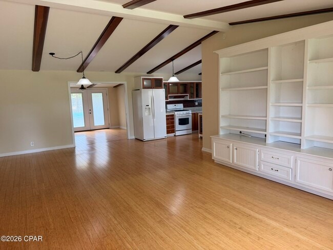 Building Photo - 215 Woodlawn Dr