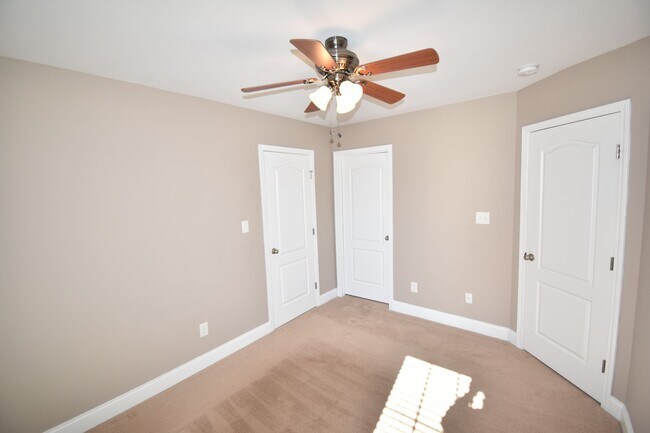 Building Photo - 4 Bedrooms and 2.5 Bath in Patriot Park Vi...