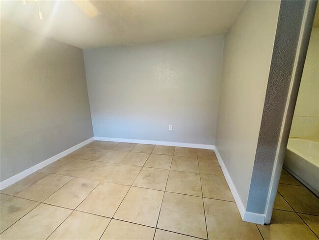 Building Photo - 1308 Lexington Ct