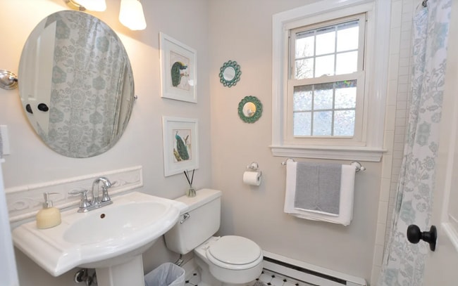 Building Photo - 5 Tunxis Pl