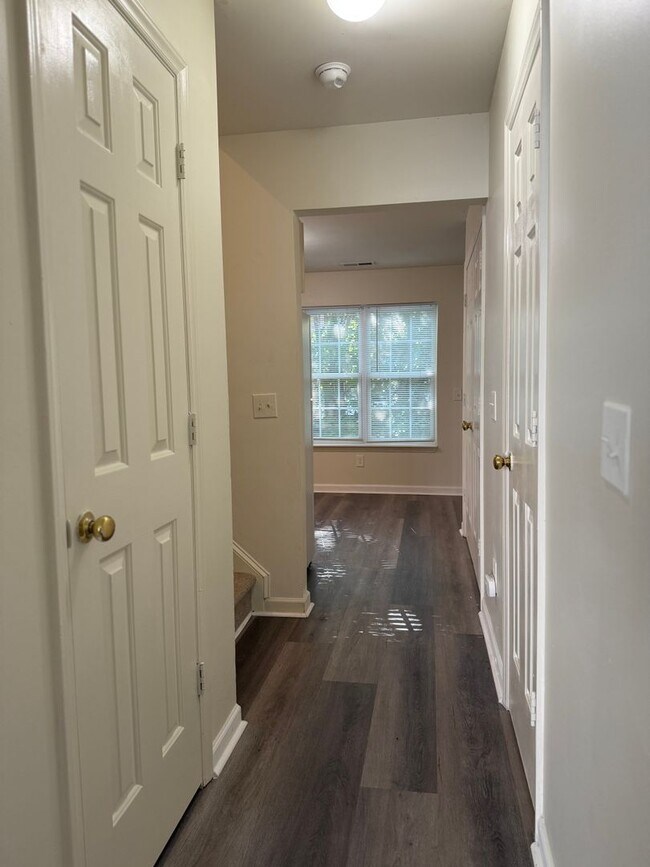 Building Photo - Amazing Location Near Downtown and NC Stat...