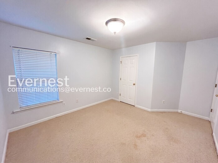 Building Photo - 200 Suttles Dr SW
