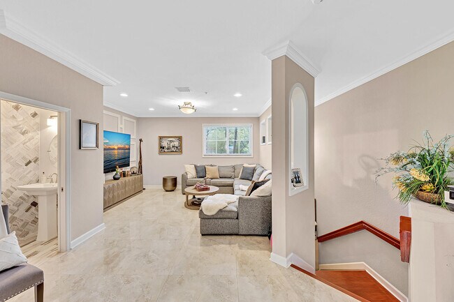 Building Photo - 323 Bayfront Dr