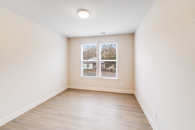 Building Photo - 645 Brookwood St