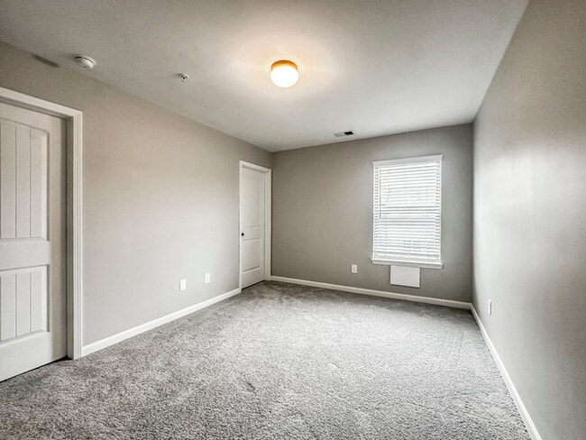 Building Photo - 1056 Bayrose Cir