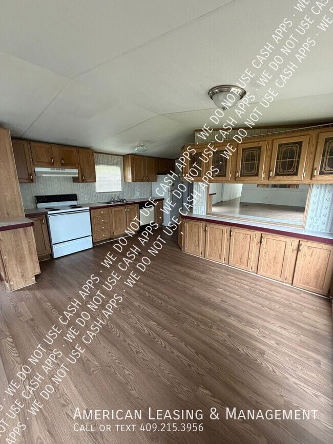 Building Photo - 102 Hornet Ln