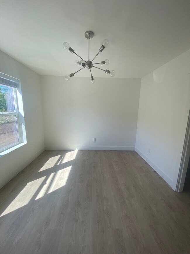 Building Photo - Newer 3 Bedroom Duplex with Gorgeous River Views!